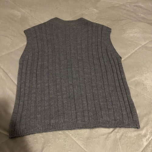 Sleeveless knitted vest with pearls like new, gray