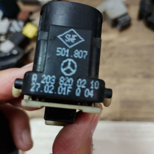 Mercedes-Benz C-Class W203 electric window switch 2038200210