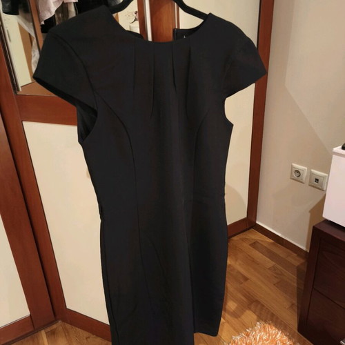 H&M dress new, knee-length, cut sleeve, slim fit size M