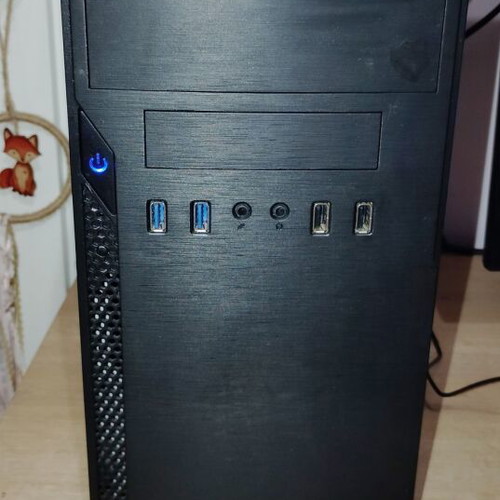 Desktop PC AMD Ryzen 3 PRO 3200G with 8GB RAM and 240GB SSD, like new