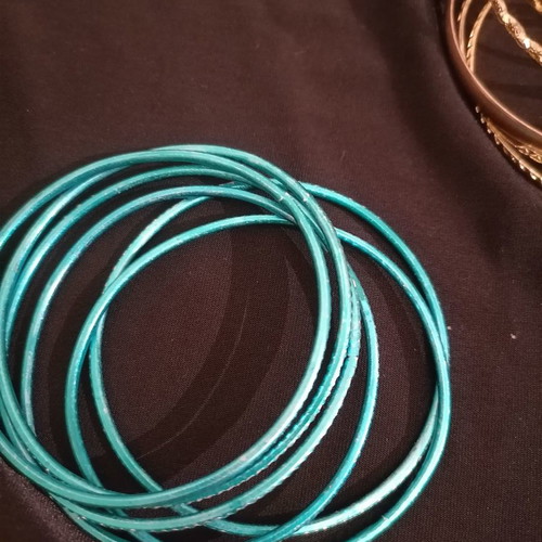 Set of 6 used impressive faux bijoux bracelets