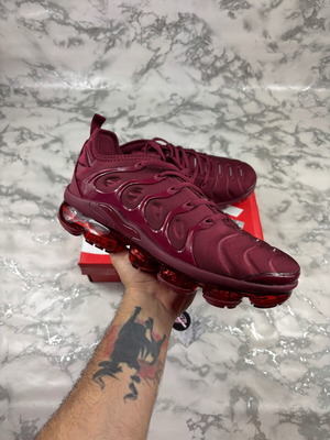 Nike Vapormax Plus shoes made to order, burgundy