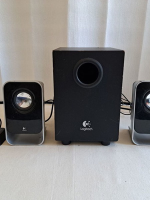 Logitech LS21 2.1 στερεοφωνικό ηχοσύστημα μεταχειρισμένο με υπογούφερ και τηλεχειριστήριο