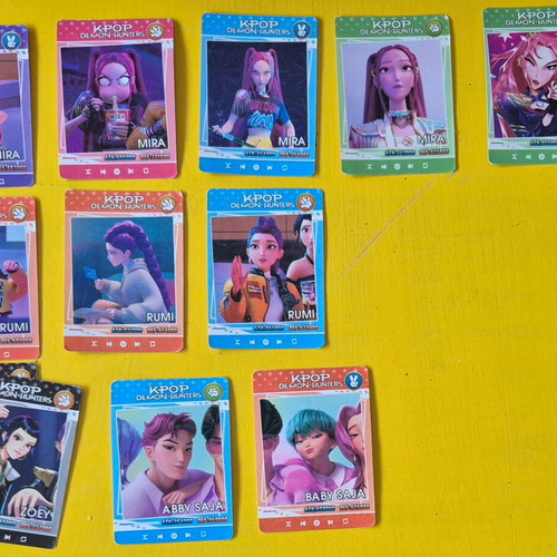 Kpop collectible cards set of 12 like new