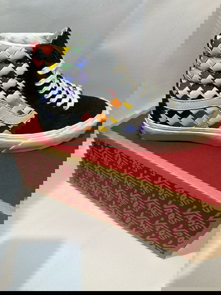Vans Sk8-Hi VLT LX Pride, No 37