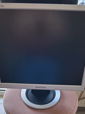 Samsung SyncMaster 710n 17" LCD Monitor used, excellent condition