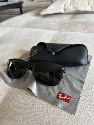 Ray-Ban New Wayfarer RB 2132 sunglasses, tortoise frame