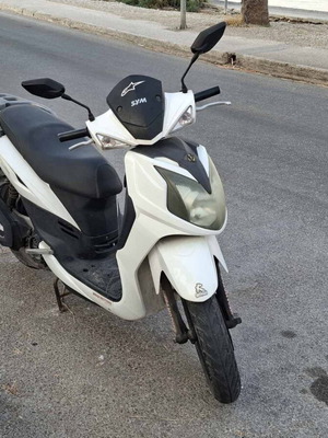 Sym Symphony 150 scooter like new, 17,000 km, white