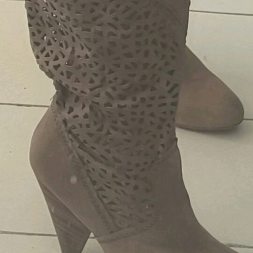 Azur Modern Boots Bershka Size 40 Beige Like New