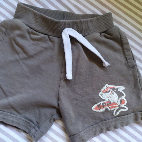 Clothes for 18-24 months used, two sleeveless tops and shorts