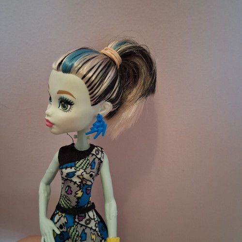 Monster High Frankie Stein doll new without bag