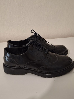 Oxford shoes GoGo Shoes like new, black, brogue style, size 38