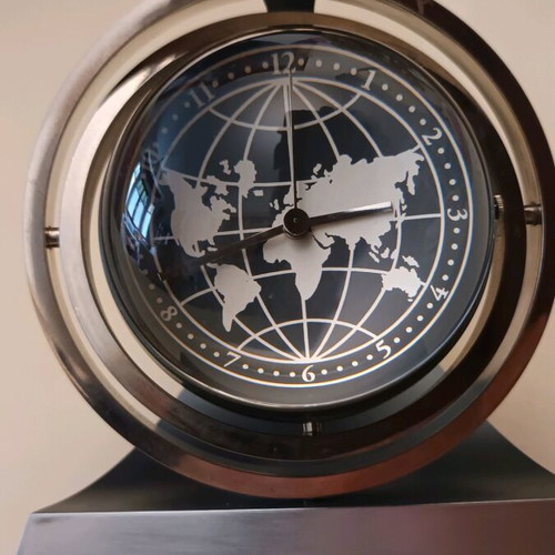 Decorative desk clock globe like new