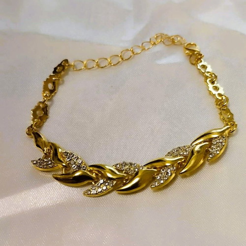 Bracelet shiny with multiple leaves in gold tone new