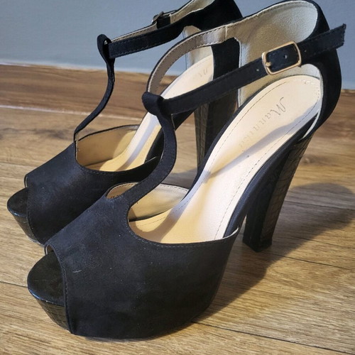 Black suede sandal with 13 cm heel like new, size 39