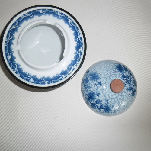 Chinese ashtray new, blue/white