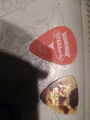 Used guitar picks for string instruments