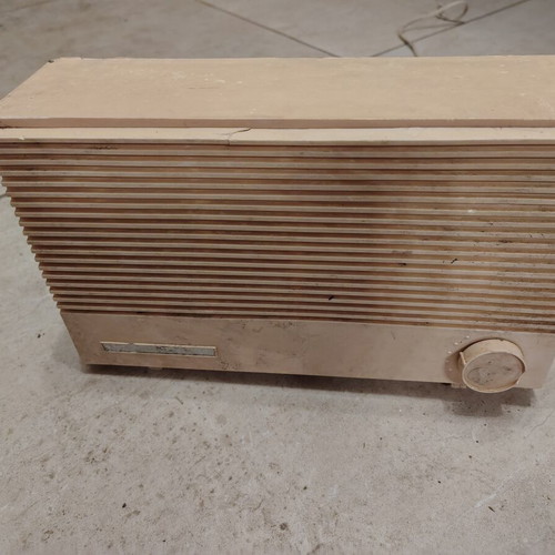 Vintage Bulgarian radio restored