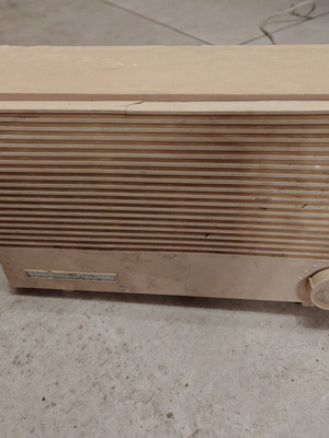Vintage Bulgarian radio restored