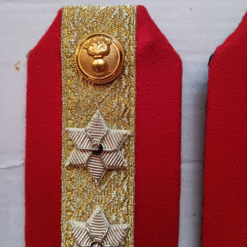 Collectible military captain epaulettes like new