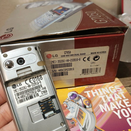 LG G7050 used with box, charger and papers