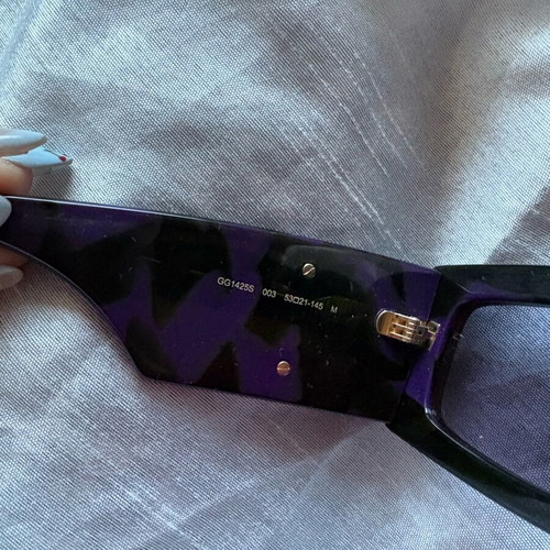 Gucci sunglasses like new, black and purple