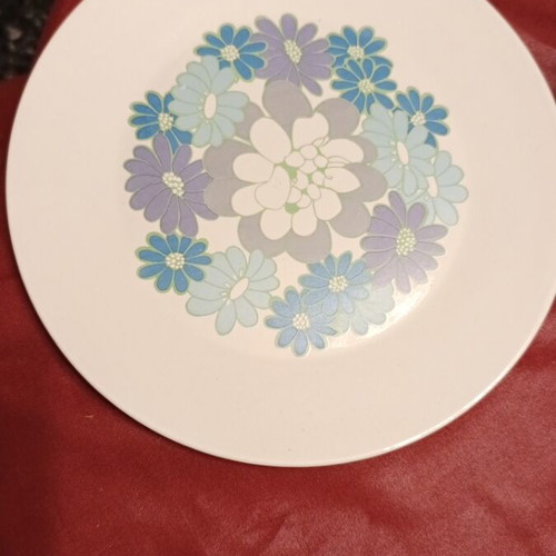 Vintage Keramikos Dinnerware Set 58 Pieces like new, floral design