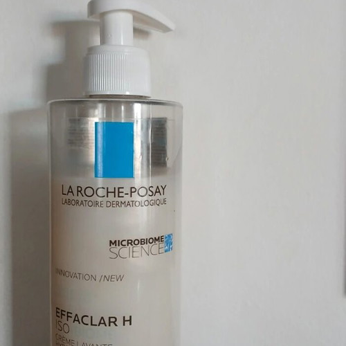 Facial cleansing cream used for acne-prone skin