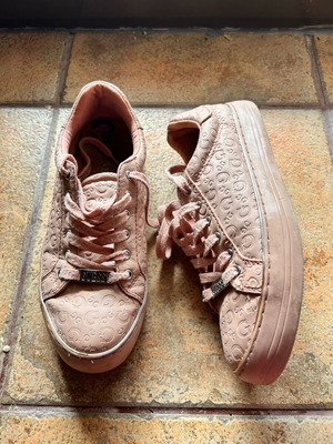 Guess αθλητικά παπούτσια μεταχειρισμένα, μέγεθος 39,5, ροζ