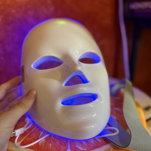 LED Facial Mask like new, skincare at home