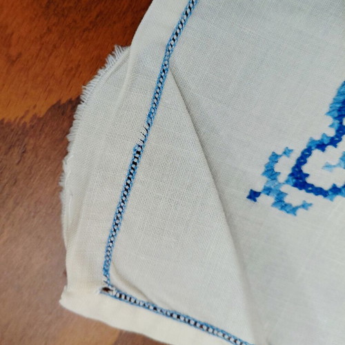 Handmade vintage embroidered tablecloth 82×82 cm