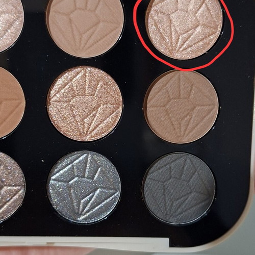 2 USHAS eyeshadow palettes