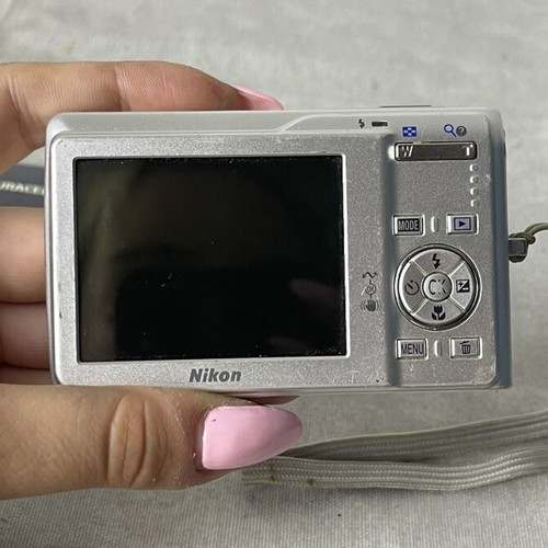 Nikon Coolpix S200 7.1MP digital compact camera used, needs battery and charger