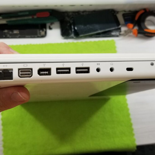 Apple MacBook A1181 early 2007 laptop, 4GB RAM, 250GB HDD
