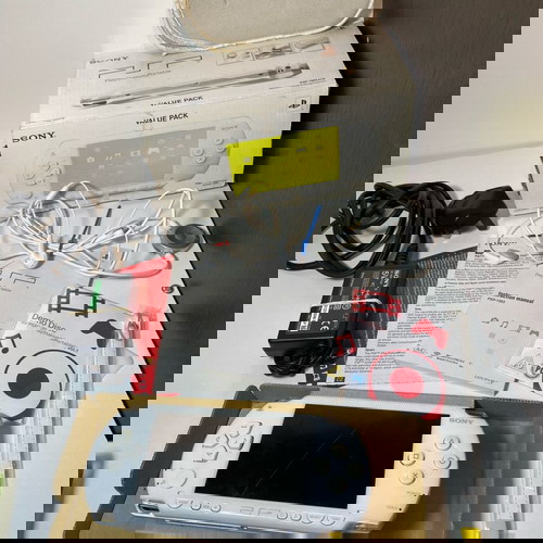 Sony PSP 1000 Fat White употребявана, пълен комплект