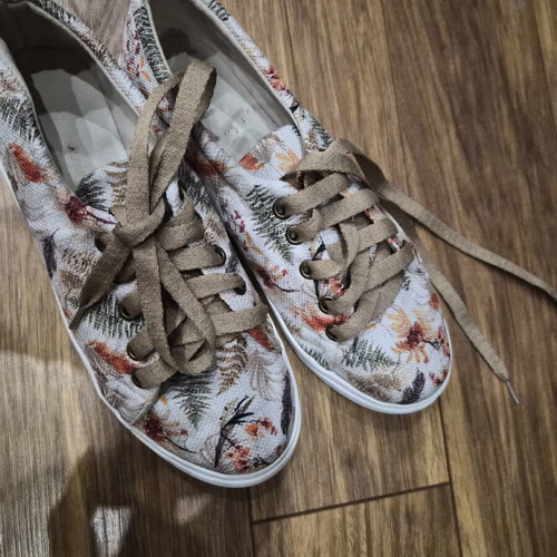 Sneakers floral fabric with beige laces, like new, size 38