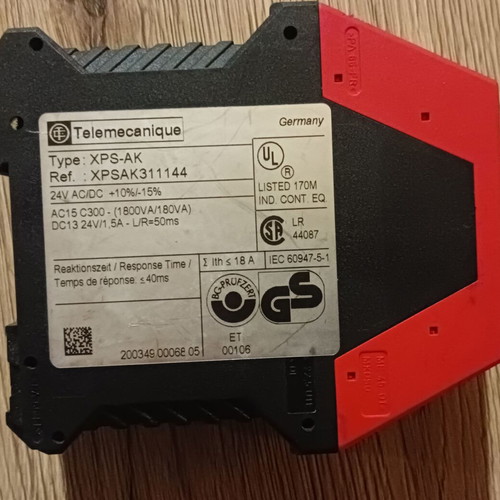 Safety relay Telemecanique XPS-AK