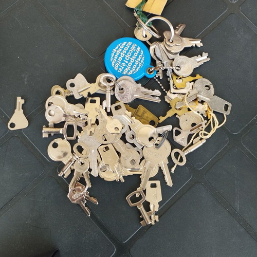 Vintage small keys like new, pack of 60 pieces