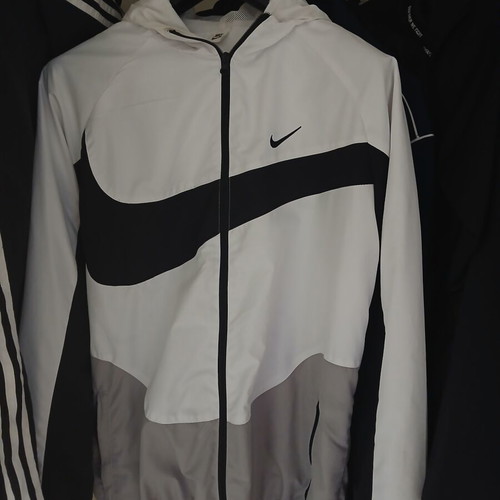 Nike windbreaker jacket like new, black and white, size L