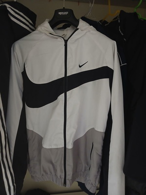 Nike windbreaker jacket like new, black and white, size L