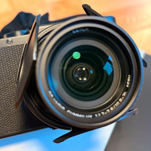 Leica D-Lux 8 camera like new with original packaging and accessories