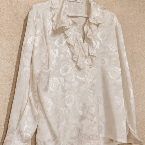 White cream shirt of excellent quality like new