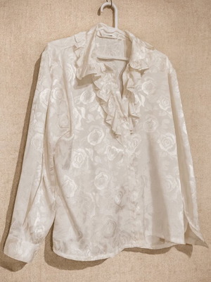White cream shirt of excellent quality like new