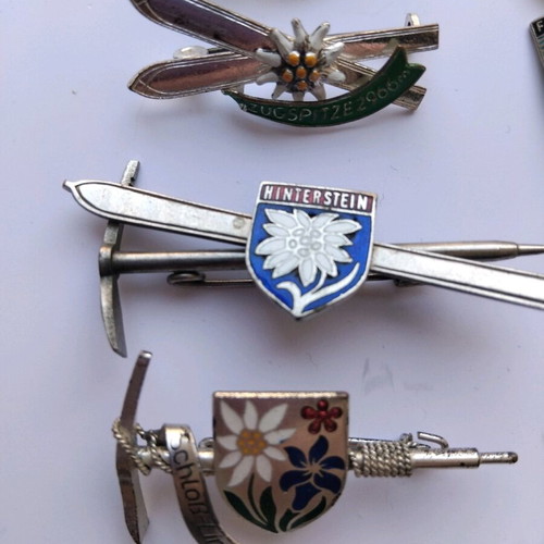 Vintage pins used, set of 8 pieces