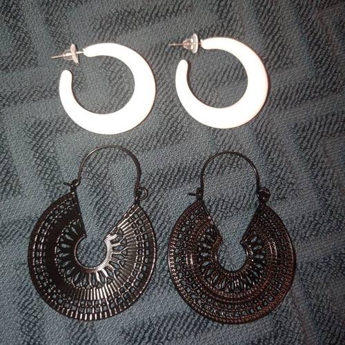 White and black hoop earrings new, pack of 2 pairs