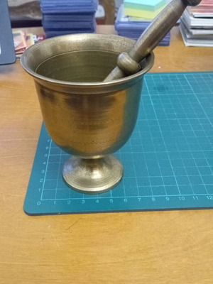 Μπρούτζινο γουδί με γουδοχέρι σαν καινούργιο, ύψος 10εκ.