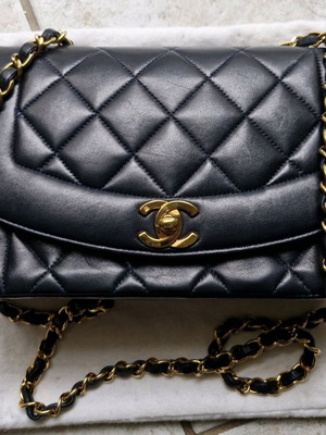 Chanel Diana τσάντα χιαστί μπλε σε εξαιρετική κατάσταση