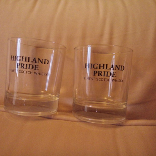 Highland Pride collectible glasses like new, set of 2