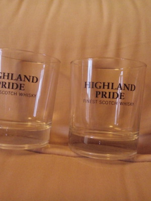 Highland Pride collectible glasses like new, set of 2