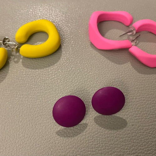 Earrings used, pack of 3 pairs in bright 80s colors